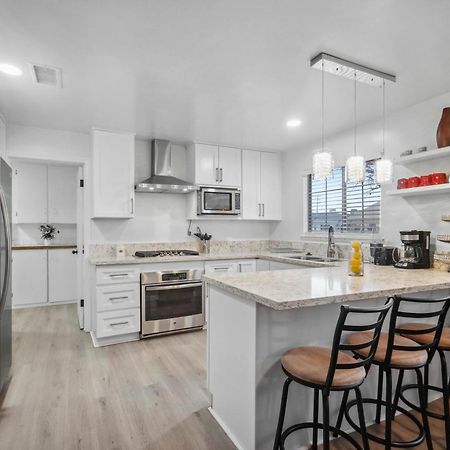 Cozy Single Story 2 Bdrm Family Home Near The Blvd Lancaster Exterior foto